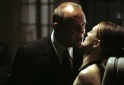 Zehn Jahre sind seit der ersten Begegnung zwischen FBI-Agentin Clarice Starling (Julianne Moore, r.) und dem diabolischen Genie Dr. Hannibal Lecter (Anthony Hopkins, l.) vergangen, umso gr&ouml;&szlig;er ist die "Wiedersehensfreude" ?