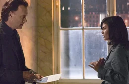 Noch ahnt die Kryptologin Sophie Neuvet (Audrey Tautou, r.) nicht, dass sie &auml;u&szlig;erst bedeutende Vorfahren hat. Aber zusammen mit Dr. Robert Langdon (Tom Hanks, l.) kommt sie ihrem Familiengeheimnis immer n&auml;her ...