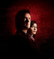 Mit der Unterst&uuml;tzung von Sophie Neuvet (Audrey Tautou, r.), der Enkelin des ermordeten Louvre-Direktors, kommt der Symbolologe Robert Langdon (Tom Hanks, l.) einer bizarren Verschw&ouml;rung auf die Spur ...