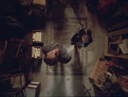 Noch ahnen Robert Langdon (Tom Hanks, l.) und Sophie Neuvet (Audrey Tautou, r.) nicht, dass der Gralsforscher Leigh Teabing, keineswegs ein wahrer Freund ist ...