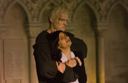 Silas (Paul Bettany, l.), der treu im Auftrag der r&ouml;misch-katholischen Kirchenorganisation "Opus Dei" handelt, ist fest davon &uuml;berzeugt, dass die Kryptologin Sophie Neuvet (Audrey Tautou, r.) versucht, an den Grundfesten seiner Kirche zu r&uuml;tteln. Das muss bestraft werden ...