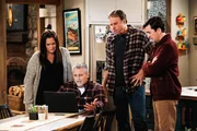 (v.l.n.r.) Andi Burns (Liza Snyder); Adam Burns (Matt LeBlanc); Don Burns (Kevin Nealon); Lowell (Matt Cook) (v.l.n.r.) Andi Burns (Liza Snyder); Adam Burns (Matt LeBlanc); Don Burns (Kevin Nealon); Lowell (Matt Cook)