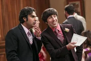 Sogar Raj ist erstaunt, als er sieht wen Howard als Trauredner für Sheldon und Amy engagiert hat ... Sogar Raj ist erstaunt, als er sieht wen Howard als Trauredner für Sheldon und Amy engagiert hat ...