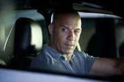 Dem professionellen Autodieb Dominic Toretto (Vin Diesel, r.) gelingt es erneut der Polizei zu entkommen. Seine Flucht f&uuml;hrt ihn nach Rio De Janeiro ...