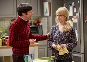 Howard Wolowitz (Simon Helberg, l.); Berndette Rostenkowski (Melissa Rauch, r.)