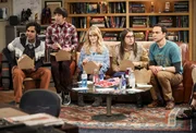 (v.l.n.r.) Rajesh Koothrappali (Kunal Nayyar); Howard Wolowitz (Simon Helberg); Bernadette (Melissa Rauch); Amy Farrah Fowler (Mayim Bialik); Sheldon Cooper (Jim Parsons)