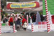 Ein abst&uuml;rzendes Flugzeug rast geradewegs auf die Weihnachtsfeier zu. Alle Menschen geraten in Panik und versuchen zu entkommen. Gaby muss geschockt sehen, wie das Flugzeug droht, ihre kleine Tochter Celia (Daniella Baltodano) in den Tod zu rei&szlig;en ..