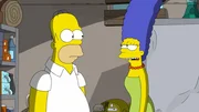 Durch ein Gespr&auml;ch mit einem Unbekannten ist Homer (l.) &uuml;berzeugt, dass der Weltuntergang naht. Er beginnt, Vorr&auml;te zu horten, was Marge (r.) nicht nachvollziehen kann ...