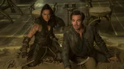 Holga (Michelle Rodriguez, l.); Edgin (Chris Pine, r.)