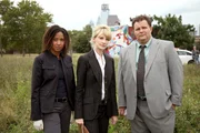 Die Ermittlungen f&uuml;hren Lilly Rush (Kathryn Morris, M.), Kat Miller (Tracie Thoms, l.) und Nick Vera (Jeremy Ratchford, r.) ins Jahr 1998 zur&uuml;ck ...