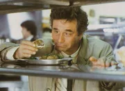 Lt. Columbo (Peter Falk) untersucht den Mord an Vittorio Rossi, Besitzer eines Feinschmecker-Lokals. Dabei kommen ihm viele leckere Sachen vor die Augen.