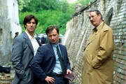 Und wieder wurde eine Leiche gefunden. Kommissar Moser (Tobias Moretti, l.), B&ouml;ck (Heinz Weixelbraun, M.) und Dr. Graf (Gerhard Zemann, r.) am Tatort.