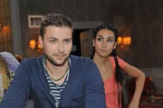 John (Felix von Jascheroff) hat das Gef&uuml;hl, dass Ayla (Sila Sahin) sich verliebt hat.