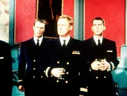 KinoKlassiker - Jahrhundertfilme: "Die Caine war ihr Schicksal". Im Bild: Vor dem Kriegsgericht enth&uuml;llt sich der wahre Charakter der Meuterer: F&auml;hnrich Willie Keith (Robert Francis), Lt. Maryk (Van Johnson) und Lt. Keefer (Fred MacMurray).