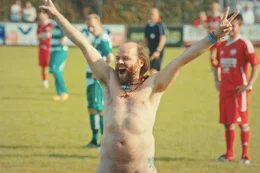 Neue Trendsportart: Dani Mangisch als Flitzer.