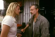 Eine gefährliche Mission: Elena (Sophie Schütt, l.) möchte gemeinsam mit Steve (Rolf Kanies, r.) zum U-Boot-Wrack tauchen. Eine gefährliche Mission: Elena (Sophie Schütt, l.) möchte gemeinsam mit Steve (Rolf Kanies, r.) zum U-Boot-Wrack tauchen.