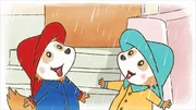 Nora und Bobo wollen wissen, wie der Regen schmeckt.