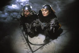 Greedigut (Tamara De Treaux,r.) und Grizzel (Peter Risch).  . Ghoulies