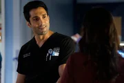 Dominic Rains als Dr. Crockett Marcel