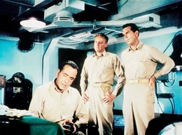 KinoKlassiker - Jahrhundertfilme: "Die Caine war ihr Schicksal". Im Bild: Captain Queeg (Humphrey Bogart) wird abgesetzt. Lt. Maryk (Van Johnson) und Lt. Keefer (Fred MacMurray) meutern und &uuml;bernehmen das Kommando.