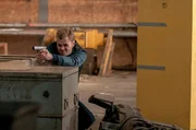 Patrick John Flueger als Adam Ruzek.