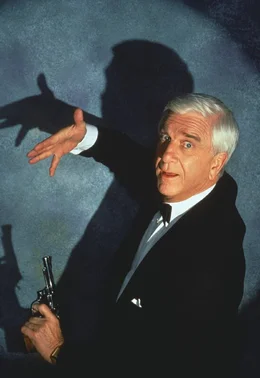 Lieutenant Frank Drebin (Leslie Nielsen) steht ein neuer Fall  bevor: wichtige Mitglieder der Stromindustrie werden entf&uuml;hrt und durch Doppelg&auml;nger ersetzt.
