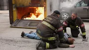Rettung aus der Feuersbrunst: Joe Minoso als Joe Cruz (l.), Taylor Kinney als Kelly Severide (r.)