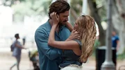 L-R: Dylan (Michiel Huisman) und Sarah (Teresa Palmer)
