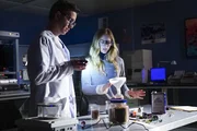 L-R: Palmer (Brian Dietzen) und Bishop (Emily Wickersham)