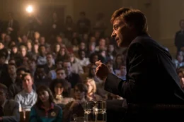 Gary Hart (Hugh Jackman, r.)