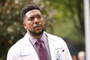 Dr. Floyd Reynolds (Jocko Sims)