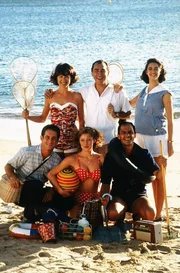 Keine erholsamen Ferien f&uuml;r die Familien Korski und Mandel: L&eacute;na (Nathalie Baye) und Michel (Richard Berry), Bella (Zabou Breitman, v.l. stehend) und Jean-Claude (Vincent Lindon), Odette (Valeria Bruni Tedeschi) und L&eacute;on (Jean-Pierre Bacri, v.l. kniend)