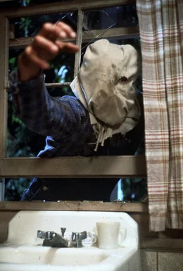 Jason (Warrington Gillette), sucht sein n&auml;chstes Opfer.