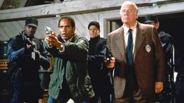 Nordberg (O.J. Simpson, 2.v.li.) und Captain Hocken (George Kennedy, re.)
