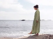 Noch genie&szlig;t Nora (Alexandra Rapaport) die Zeit am idyllischen Strand von Sandhamn.