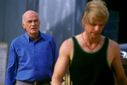 George Bickham (Peer J&auml;ger, l.) versucht immer wieder, seinen Sohn Kyle (Julian Weigend, r.) auf seine Seite zu ziehen.