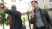 Captain Ray Holt (Andre Braugher, l.); Jake Peralta (Andy Samberg, r.)