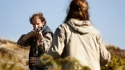 Verzweifelt und bewaffnet scheint Jonny (Andreas Kundler) Nora (Alexandra Rapaport) gegen&uuml;ber zum &Auml;u&szlig;ersten bereit zu sein. Gerade zur ARTE-Sendung Mord im Mittsommer.