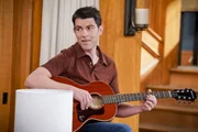 Dave Johnson (Max Greenfield)
