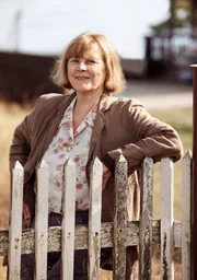 Noras Nachbarin und Freundin Signe (Harriet Andersson) h&uuml;tet ein d&uuml;steres Geheimnis.