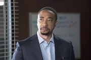Verzweifelt versuchen Stephen Walker (Damon Gupton) und seine Kollegen, Reid und seine Mutter zu retten ... Verzweifelt versuchen Stephen Walker (Damon Gupton) und seine Kollegen, Reid und seine Mutter zu retten ...