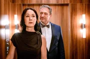 Christoph (Dieter Bach, r.) l&auml;sst es sich nicht nehmen, Salz in Sophias (Krista Birkner, l.) Wunde zu streuen.