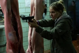 Frankie Burns (Sienna Miller)