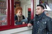 Joe (Sarah Hannemann) und Easy (Lars Steinh&ouml;fel) sind sich scheinbar einig, dass Freundschaft wichtiger ist als Liebe.