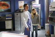 Palmer (Brian Dietzen, l.); Bishop (Emily Wickersham, r.)