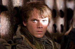 Als Kyle Reese (Anton Yelchin, r.), der John Connors Mutter besch&uuml;tzen soll, entf&uuml;hrt wird, steht die gesamte Existenz der Menschheit auf dem Spiel ...