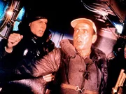 KinoKlassiker - Jahrhundertfilme: "Die Caine war ihr Schicksal". Im Bild: F&auml;hnrich Willie Keith (Robert Francis) mu&szlig; hautnah miterleben, wie der Captain (Humphrey Bogart) w&auml;hrend eines Sturms versagt und in Panik ger&auml;t.