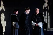 Heinrich Institoris (Philipp Moog, li.) ist ein religi&ouml;ser Eiferer. V&ouml;llig besessen von seiner Vorstellung, dass Frauen das Werk des Teufels sind, ist er zu allem bereit, um die angeblichen Hexen zu vernichten. In Abt Torrani (Bernhard Sch&uuml;tz, re.) und Battista Nardini (Leonard Carow, Mitte) findet er Verb&uuml;ndete.