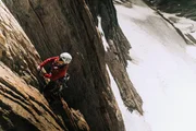 SRF DOK Das Expeditionsteam Gr&ouml;nland &ndash; Achtung, Steinschlaggefahr! Folge 4 Gianna M&uuml;ller beim Klettern 2025