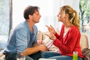 Stefan (Hendrik Duryn) und Karin (Jessica Ginkel) sind bei Barbara und Sievers zum P&auml;rchenspieleabend und versagen.